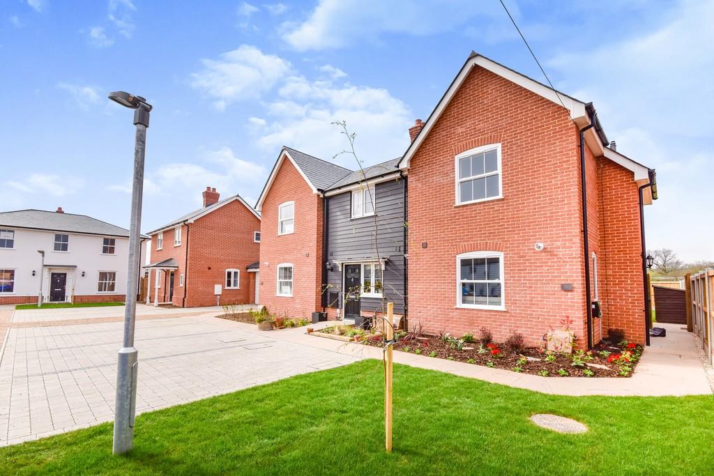 Bures Road, Great Cornard 2 bed end of terrace house £950 pcm (£219 pw)