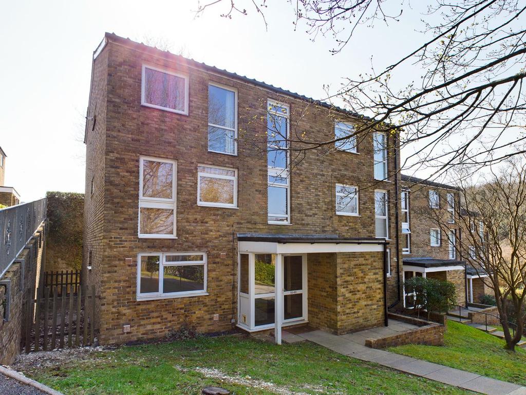 Markfield, Court Wood Lane, Croydon 1 bed flat £975 pcm (£225 pw)