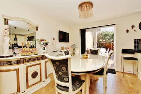 2 Eusden Close, Tamworth, B79 8DZ