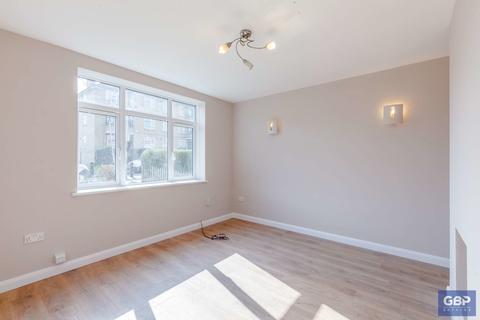 8 Barnstaple Road, Romford, RM3 7SS