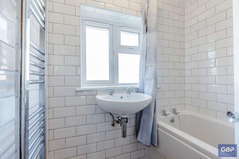 8 Barnstaple Road, Romford, RM3 7SS