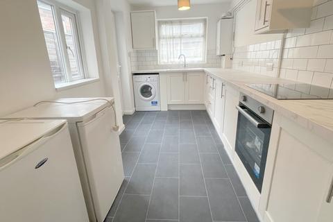 3 bedroom terraced house to rent, Thurgarton Street, Sneinton