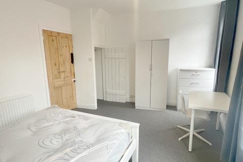 3 bedroom terraced house to rent, Thurgarton Street, Sneinton