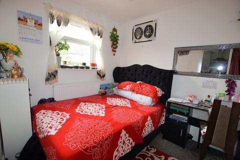 6 bedroom semi-detached house for sale - Greenford Avenue, Southall