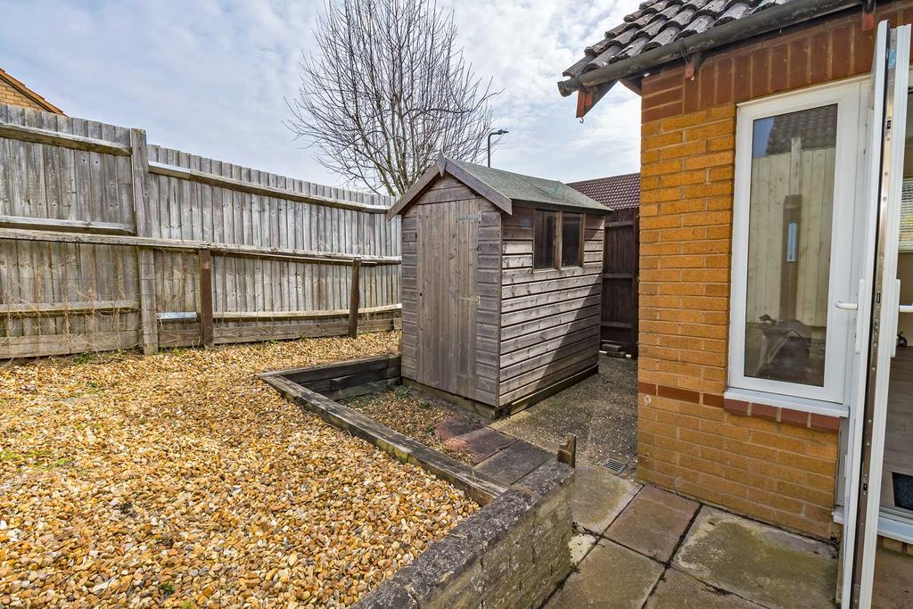 Epsom Grove, Bletchley 1 bed detached bungalow £176,000
