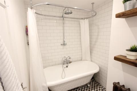 10 Birchanger Road, London, SE25 5BB