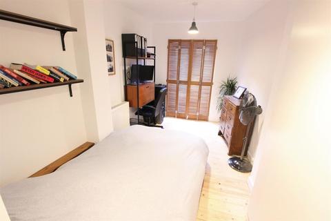 10 Birchanger Road, London, SE25 5BB