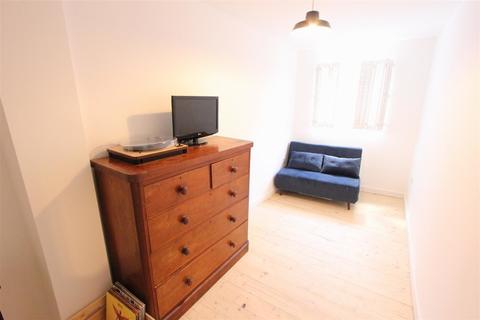 10 Birchanger Road, London, SE25 5BB