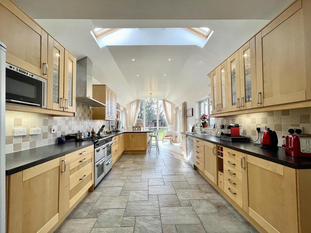 Whinhurst, 1 Barrmill Road, Beith 5 bed detached bungalow £380,000