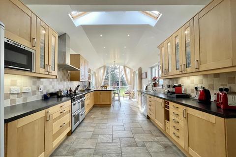 Whinhurst, 1 Barrmill Road, Beith, KA15 1EU