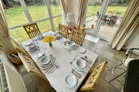 Whinhurst, 1 Barrmill Road, Beith, KA15 1EU