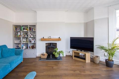 2 bedroom flat for sale, Plymouth Road, Penarth