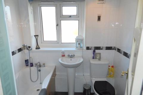 24 Woodbridge Gardens, Leeds, LS6 3LW
