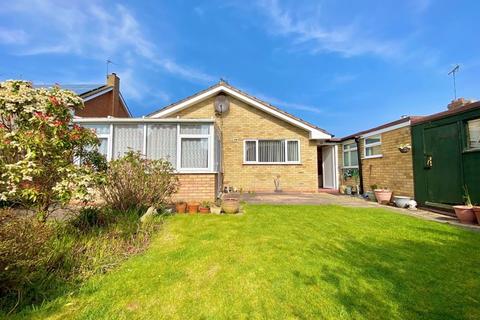 3 bedroom detached bungalow for sale - Orchard Way, Studley