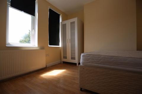 2 bedroom apartment to rent, Balham Hill, Clapham South