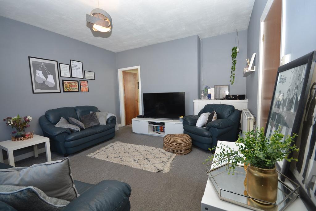 Seright Square, Crookedholm... 2 bed flat £49,995