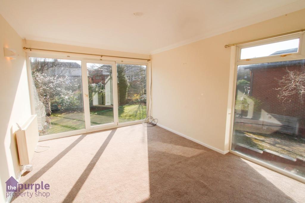 Staveley Avenue, Bolton, BL1 2 bed detached bungalow £850 pcm (£196 pw)