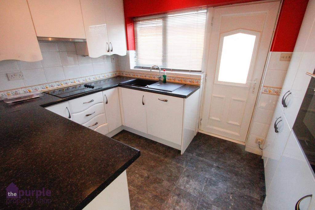 Staveley Avenue, Bolton, BL1 2 bed detached bungalow £850 pcm (£196 pw)