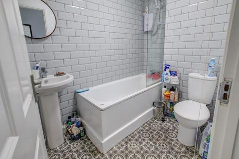 2 bedroom apartment to rent, North Street, Exeter