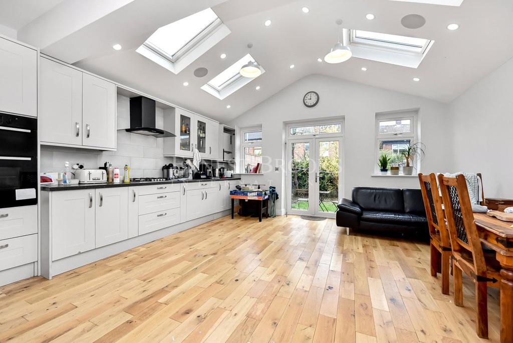 Jewel Road, Walthamstow, E17 6 bed terraced house £3,000 pcm (£692 pw)