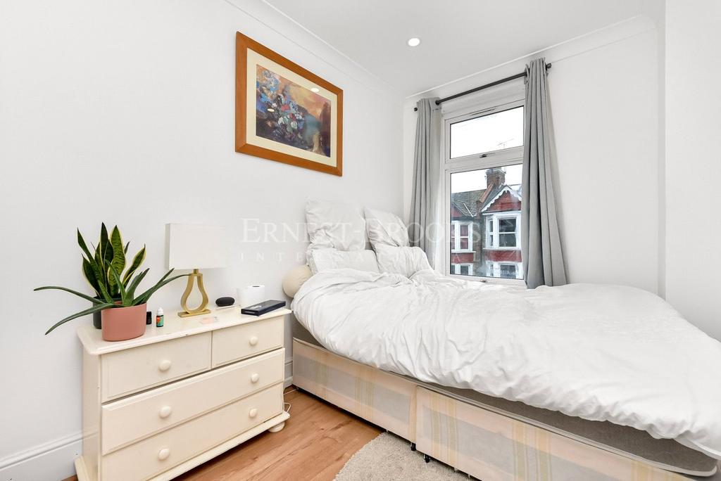 Jewel Road, Walthamstow, E17 6 bed terraced house £3,000 pcm (£692 pw)