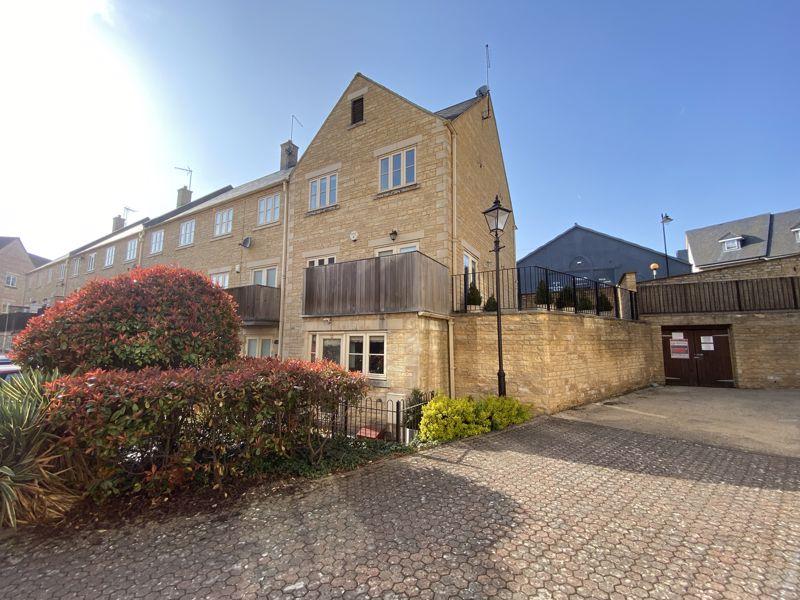 Wharf Road, Stamford 3 bed end of terrace house £525,000