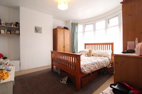 32 Alton Road, Luton, LU1 3NS