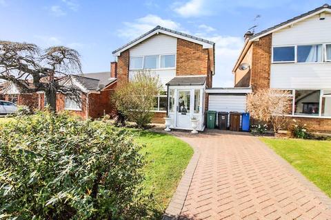 16 Buckingham Drive, Bury, BL8 2DH