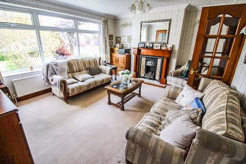 16 Buckingham Drive, Bury, BL8 2DH