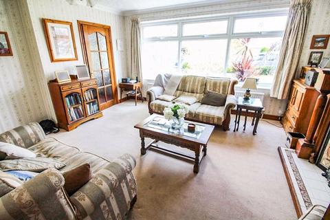 16 Buckingham Drive, Bury, BL8 2DH