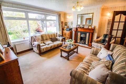 16 Buckingham Drive, Bury, BL8 2DH