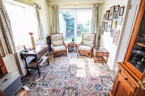16 Buckingham Drive, Bury, BL8 2DH