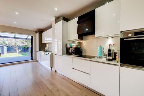 4 bedroom terraced house for sale, Wentworth Gardens, Palmers Green, N13