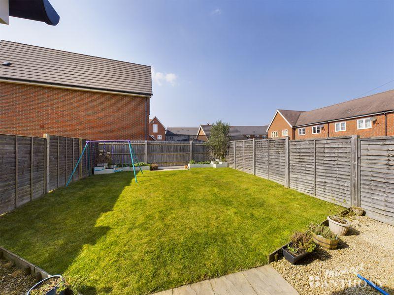 Pershore Way, Aylesbury 3 bed semidetached house £390,000