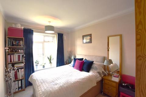 2 bedroom apartment to rent - Portsmouth Road, Thames Ditton
