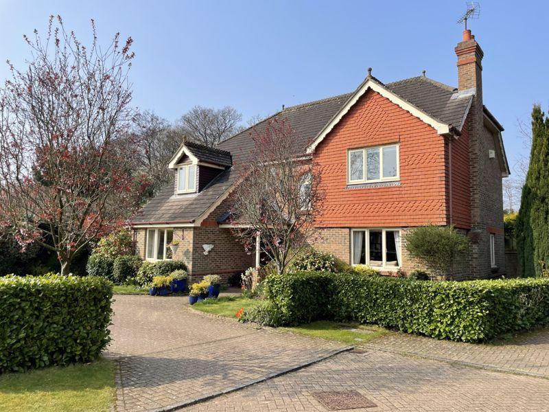 Petworth Drive, Horsham 5 bed detached house £900,000