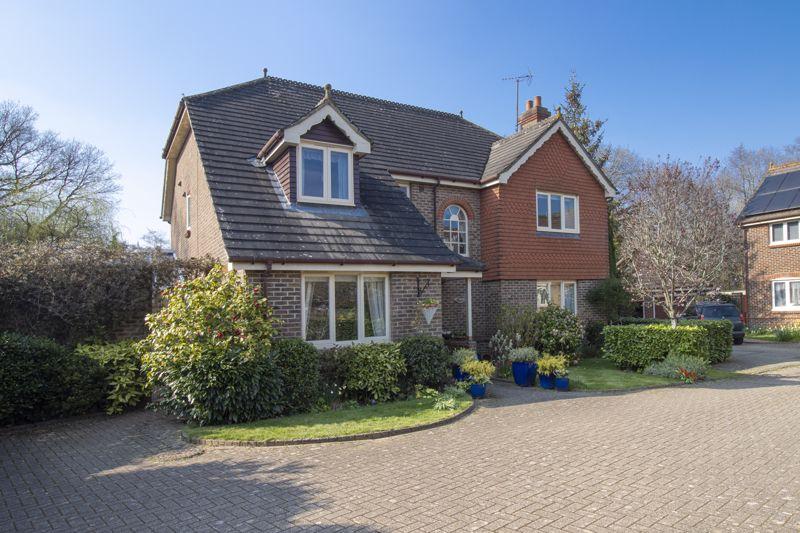 Petworth Drive, Horsham 5 bed detached house £900,000