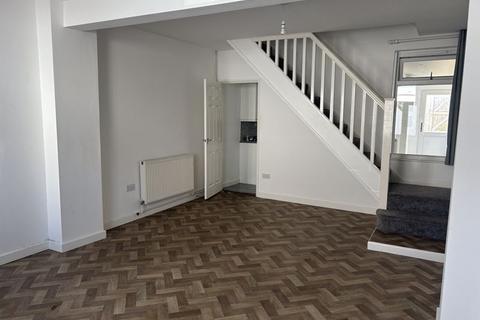3 bedroom terraced house to rent, Cobden Street, Gosport PO12