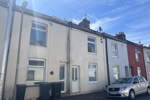 3 bedroom terraced house to rent, Cobden Street, Gosport PO12