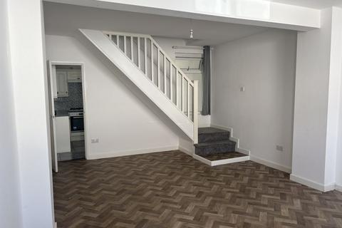 3 bedroom terraced house to rent, Cobden Street, Gosport PO12