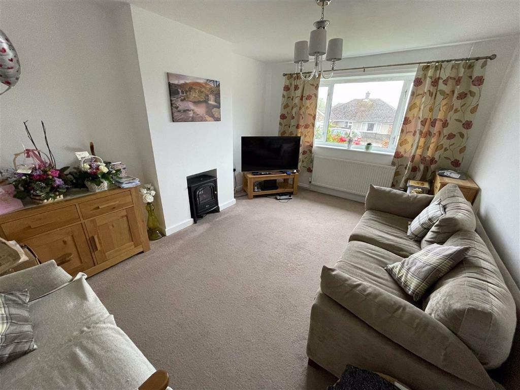 Deerlands Road, Wingerworth... 2 bed semidetached bungalow £750 pcm