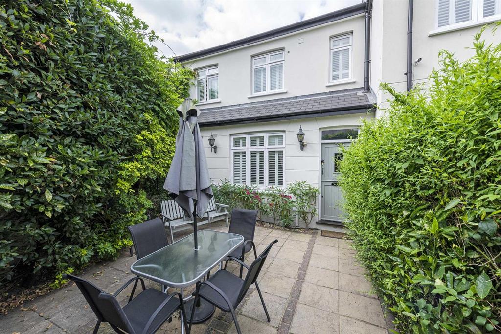 Quill Lane, Putney 2 bed end of terrace house £2,250 pcm (£519 pw)