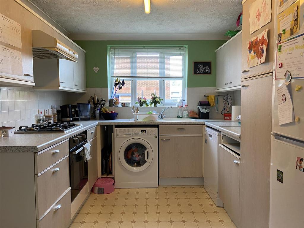 Redwell Avenue, BexhillOnSea 3 bed terraced house £325,000