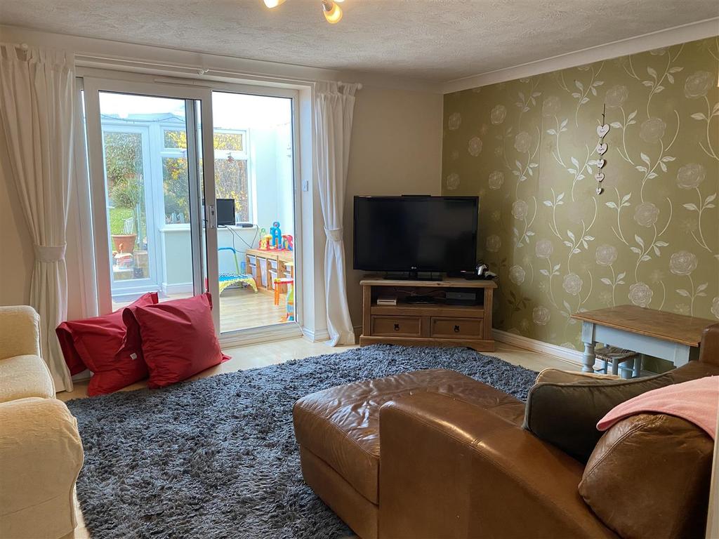 Redwell Avenue, BexhillOnSea 3 bed terraced house £325,000