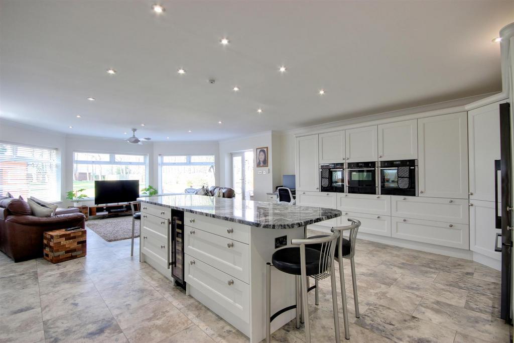 A host of built in and integrated appliances