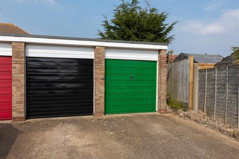 5 Coniston Close, Sompting, Lancing, BN15 9SA