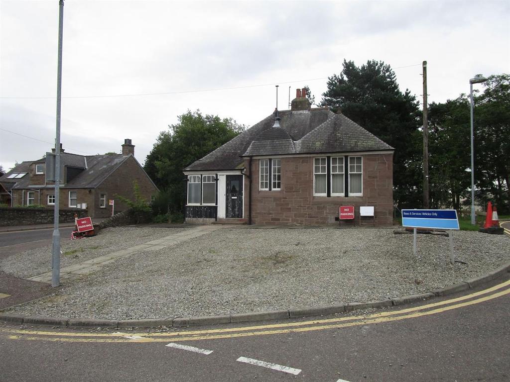 Whitehills Lodge, Station Road, Forfar, DD8 3DY 3 bed detached house