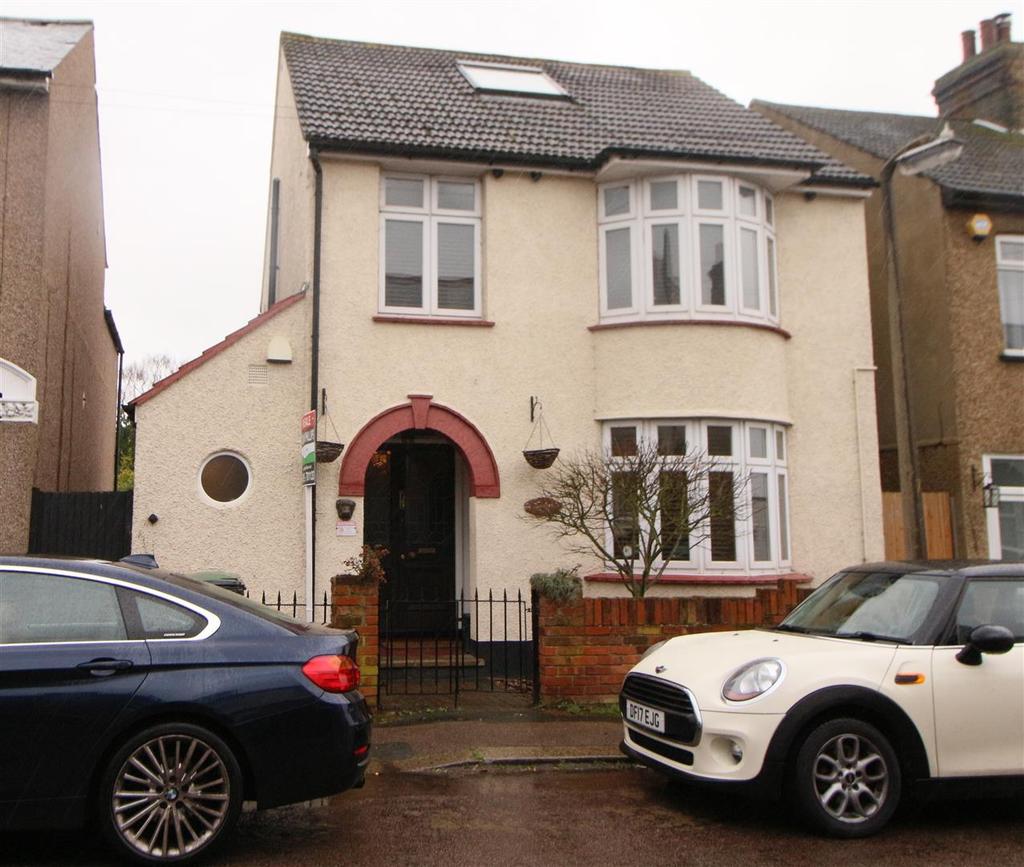Ruskin Avenue, WALTHAM ABBEY 4 bed detached house £567,500