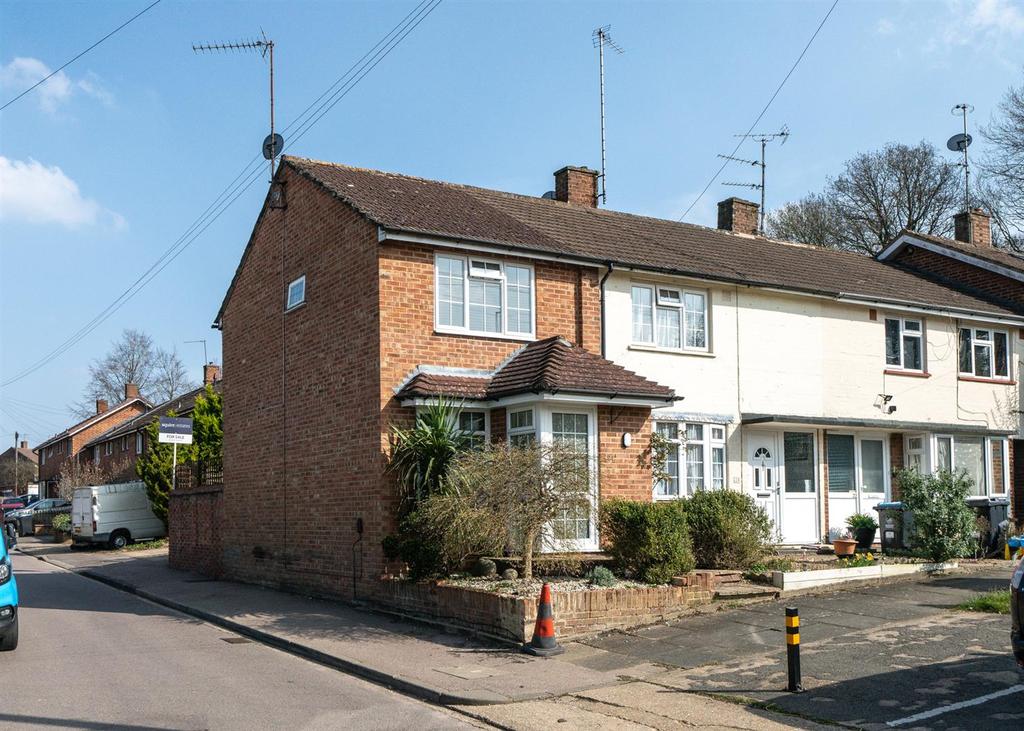 Acorn Road, Hemel Hempstead 2 bed end of terrace house £350,000