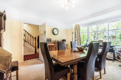 1533 High Road, London, N20 9PP